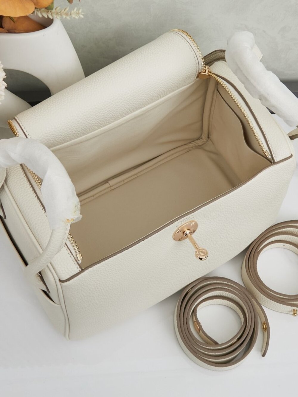 Classic Hermes Bags: A Stylish and Versatile Choice for Elegance - Picture 6 of 6